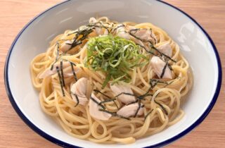 鶏ささみと梅入りだしのパスタ-1